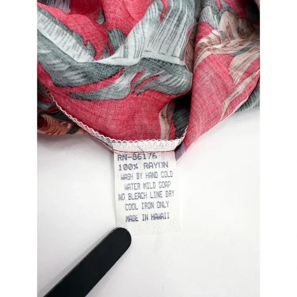 New Paradise Found Shirt Mens XL Red Hawaiian Aloha Parrot Rayon Made in Hawaii - Picture 9 of 11